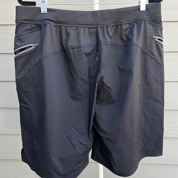 HYLETE Men’s Above Knee Training Shorts Black Size XL | Zip Pockets - Picture 2 of 3